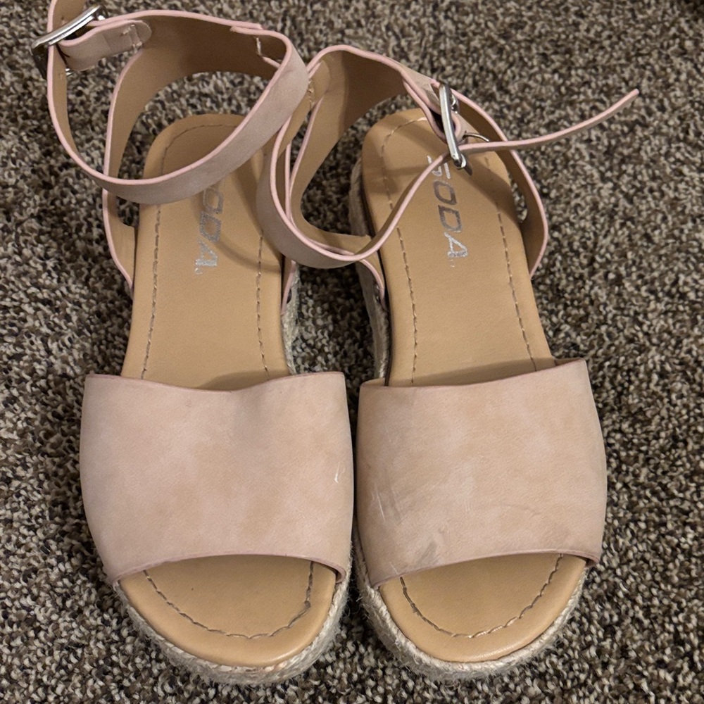 Soda Kids' Cream/Tan Strap Sandals